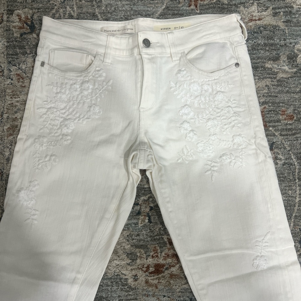 Anthropologie Pilcro and the letterpress
Embroidered White Jeans Size 27